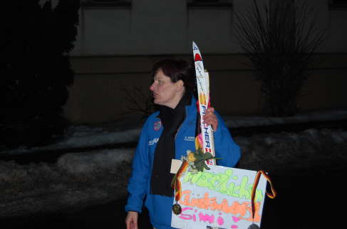 Mama Baldauf mit Simone's erstem Ski