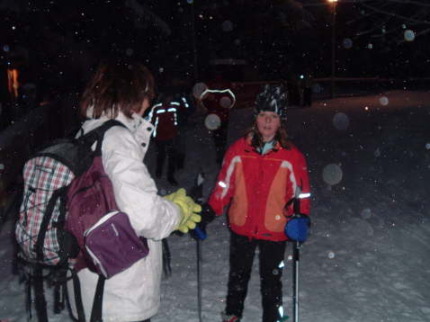 Auch Daniela ist froh, dass Mama ihr Gep�ck schleppt