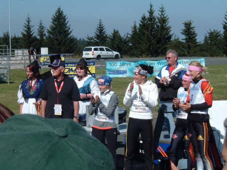Molly, Kathrin, Andrea und Ute applaudieren