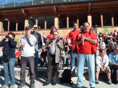 Gosheimer Fans - unverkennbar in Rot und mit Rassel