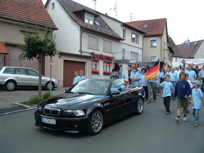 Fahrt im Cabrio duch die Heimatgemeinde