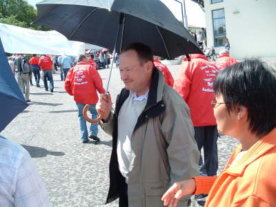 Mit Schirm, Charme und......