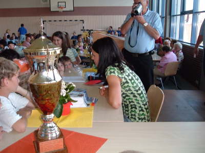 Kathrin im Gesp�ch mit den j�ngsten Fans