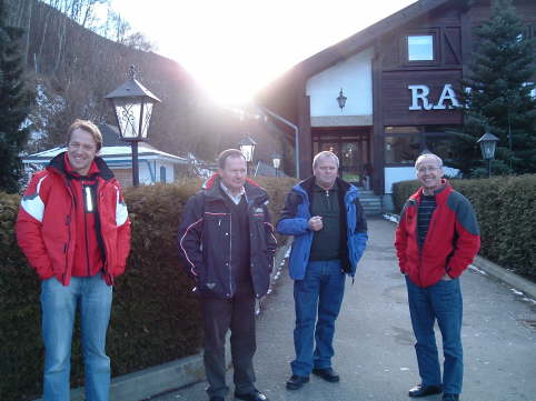 Franz, Rudi, Michael und Rudi bei machen Pause