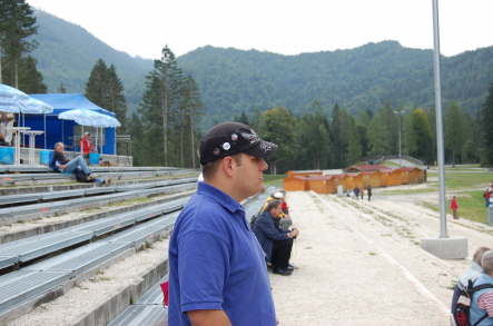 Das Wetter passt noch und Michael ist gespannter Trainingsbeobachter