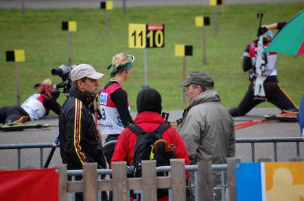 Trainer der SBW und Simones Eltern im Gespr�ch