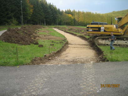 Neue Trasse - rechts am LG-Stand vorbei